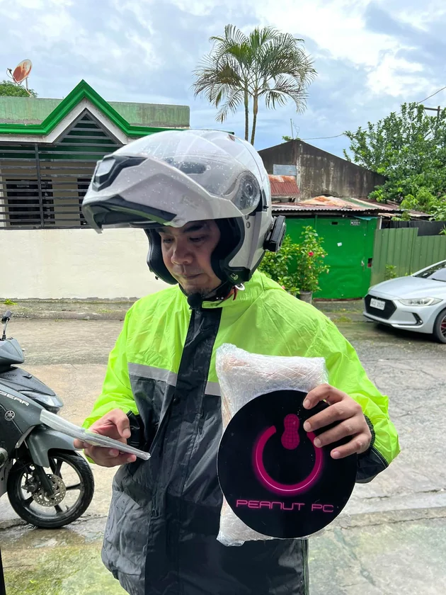 Customer order handover to a delivery rider